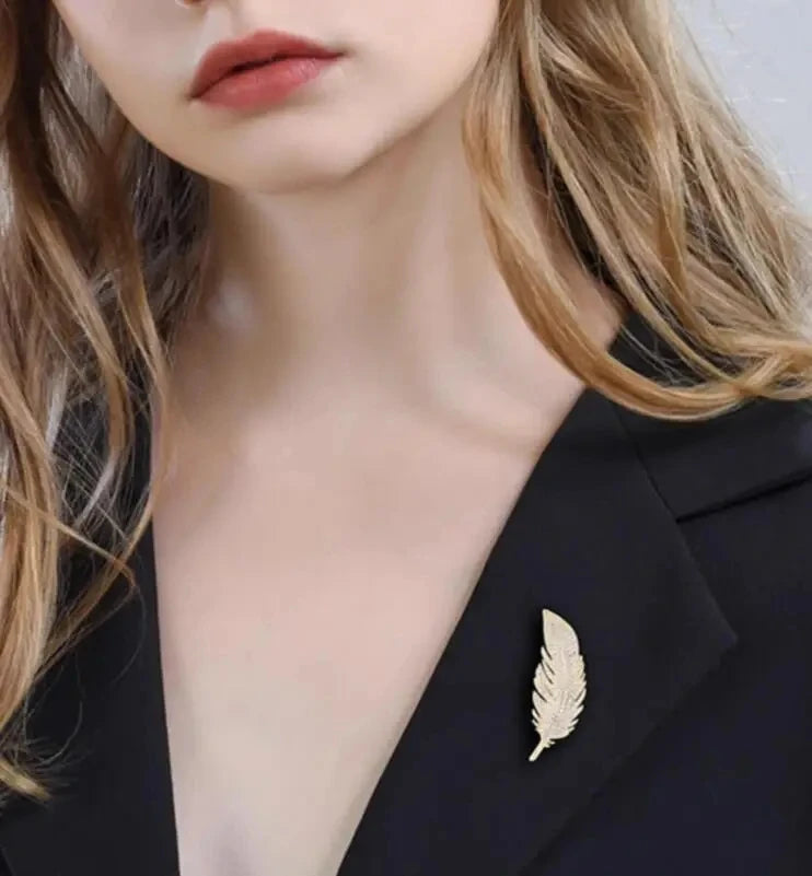 Luxury Gold Color Crystal Feather Brooches For Women